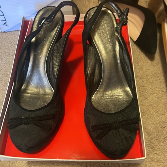 Coach been in the box for a while - Picture 2 of 2